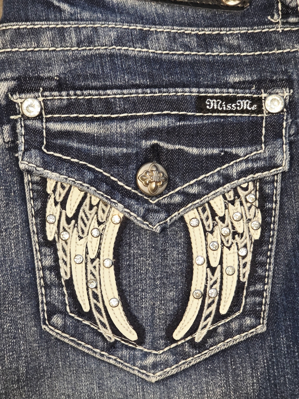 NEW Miss Me Signature Straight Angel Wing Flap Pocket Jeans – Size 28